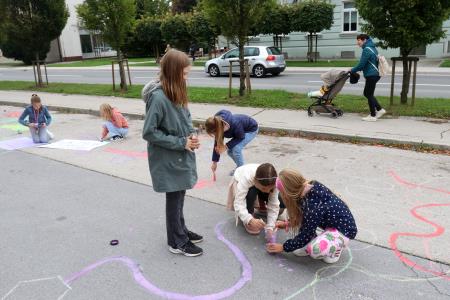 ETM NA PARKIRIŠČU V CENTRU CERKNICE 07 FOTO LJUBO VUKELIČ